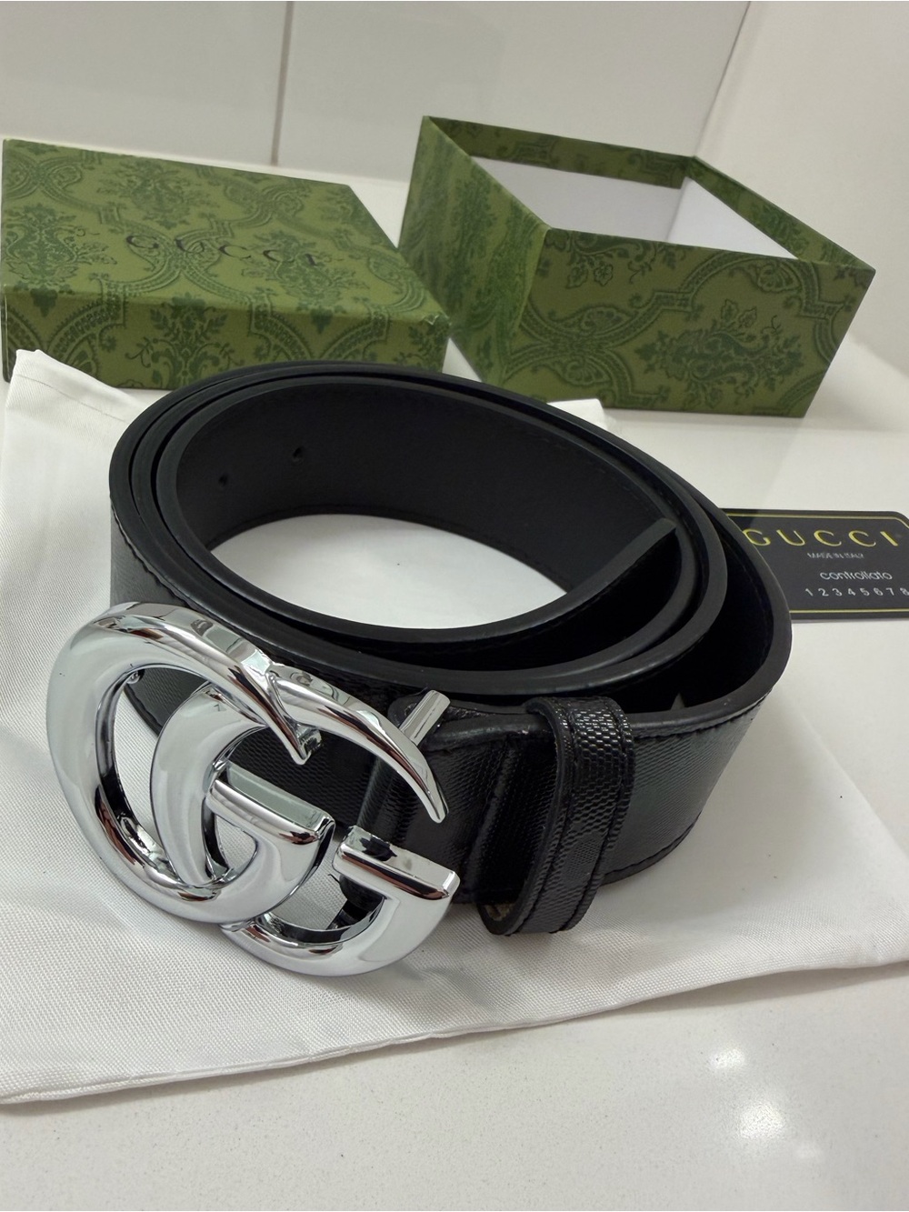 Gucci Interlocking G Silver-Tone Buckle Black